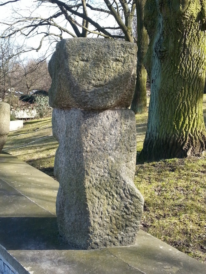 Obraz zawierający na wolnym powietrzu, drzewo, budynek, budowle megalityczne</p>
<p>Zawartość wygenerowana przez sztuczną inteligencję może być niepoprawna.