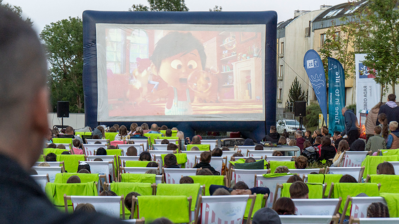 Kino na leżakach