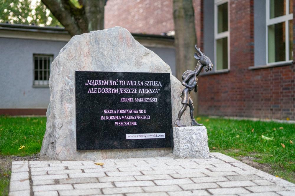 Nowy szczeciński pomnik przedstawia ... Koziołka Matołka