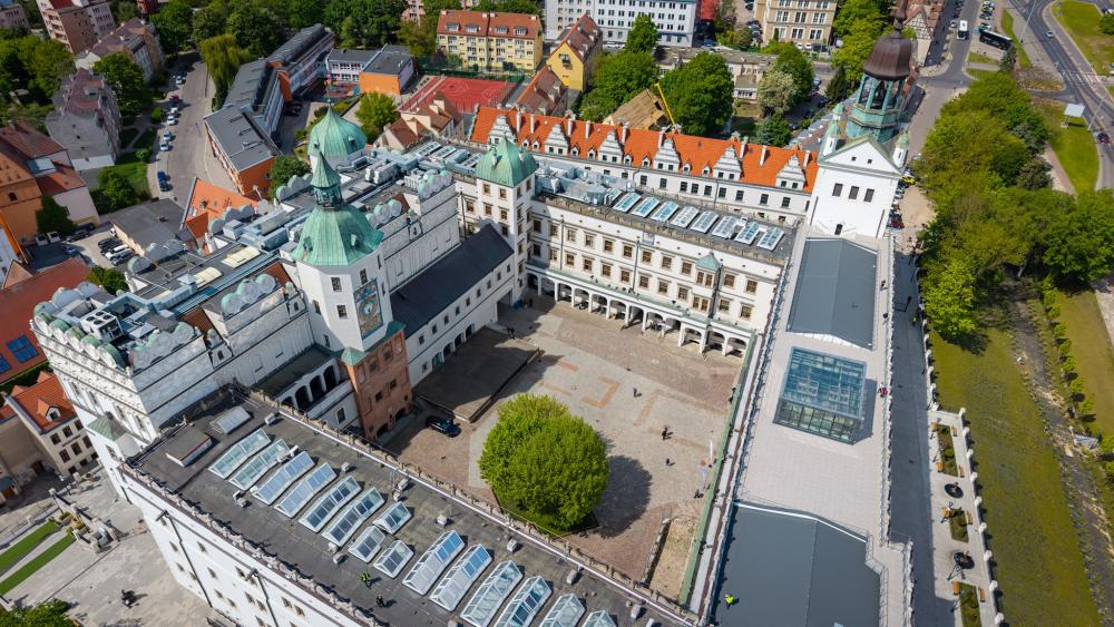 Ruszyła modeernizacja dziedzińców